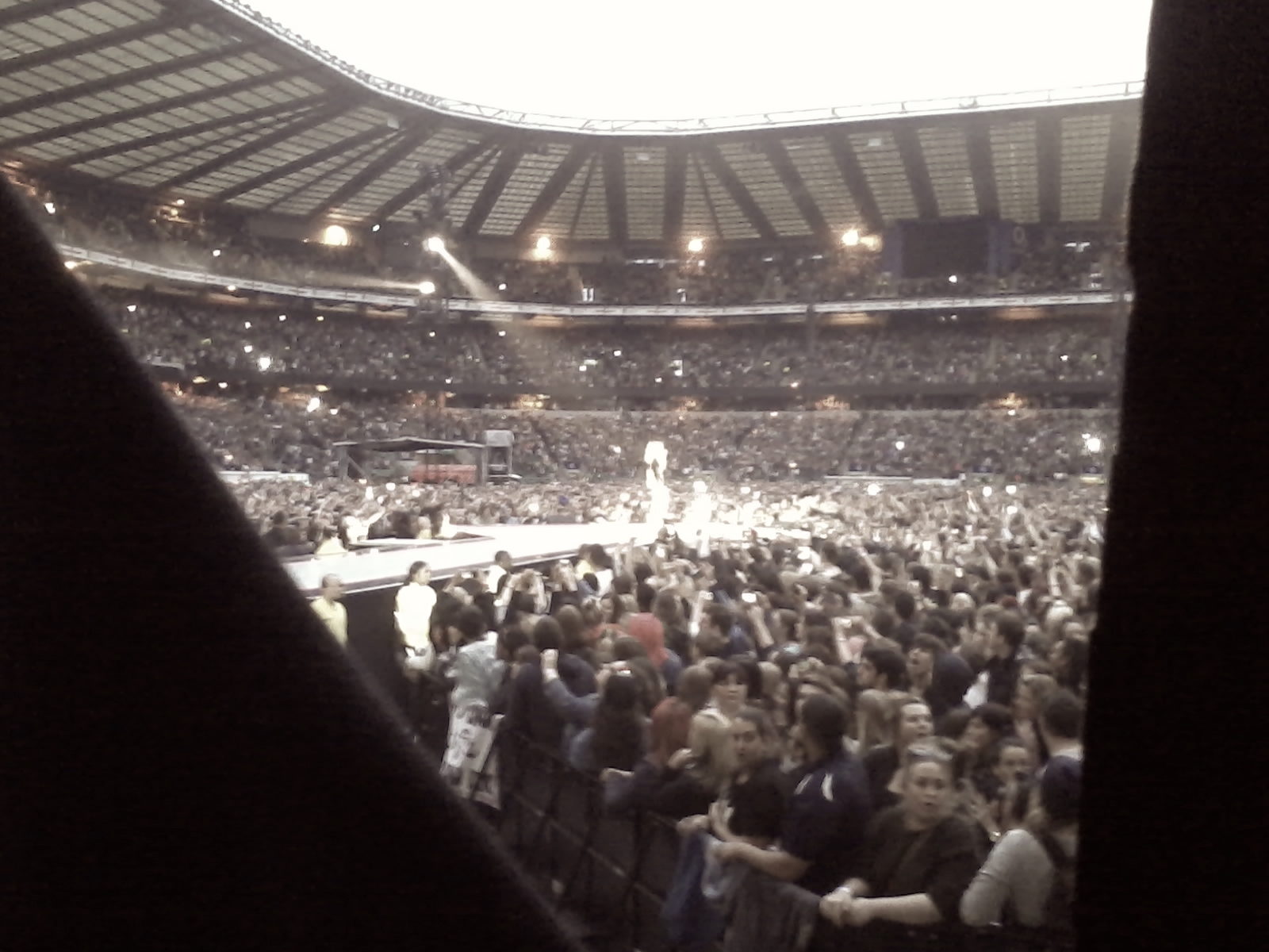 Rihanna - Diamonds World Tour 2013